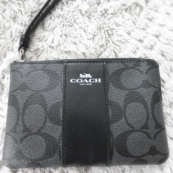 Coach Monochrome Signature Wristlet - Picture 4 of 4